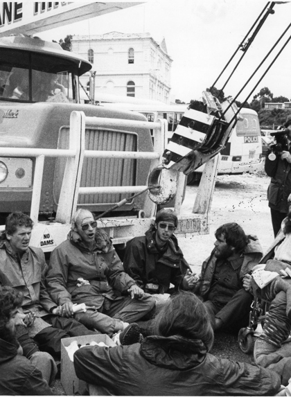 Franklin 28 Crane Blockade In Strahan (Credit, Peter Moore)